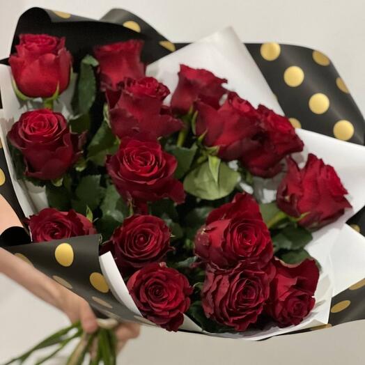 Красные розы в букете 15 шт