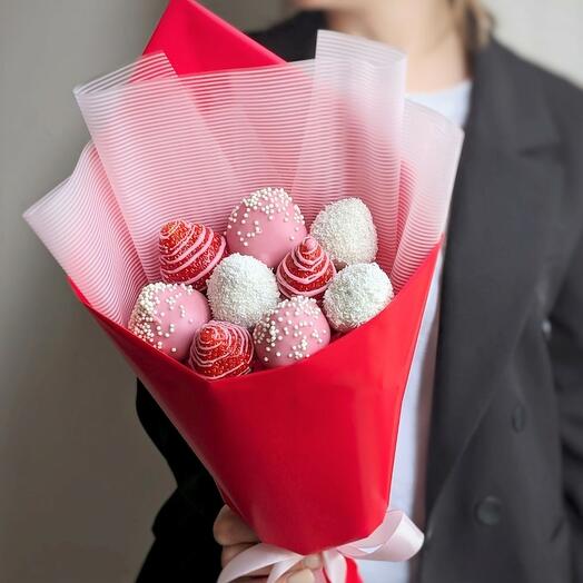 Strawberry bouquet "Romance"