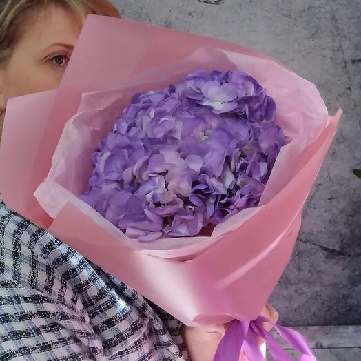 Букет сиреневой гортензии