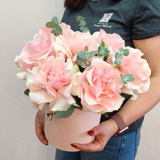 7 delicadas rosas francesas en una Caja