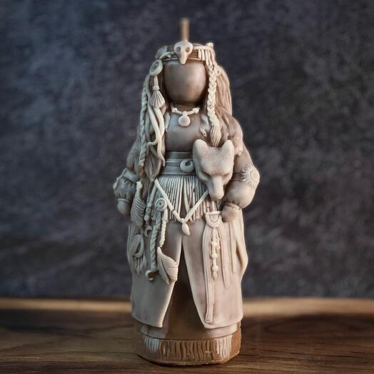 Свеча Берегиня Шаманка оберег из пчелиного воска Коричневая