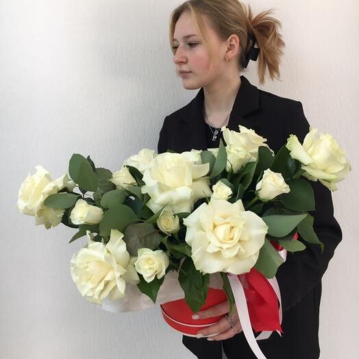 Белые французские розы в коробочке