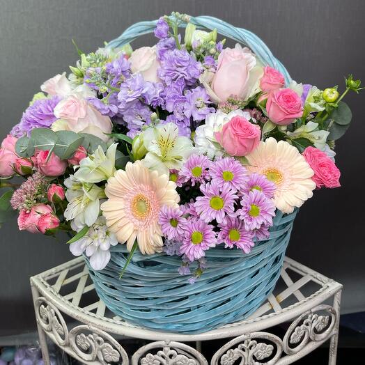 Корзина с цветами🌸 🌺