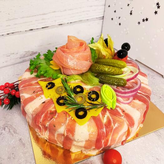 Торт мясной "Курочка в беконе"