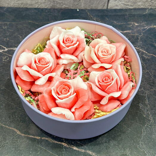 Розы из мыла в картонной коробке с окном