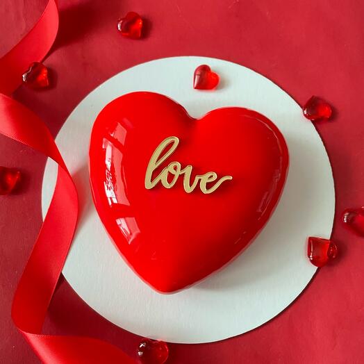 Муссовый торт "Love" сердце на день всех влюбленных