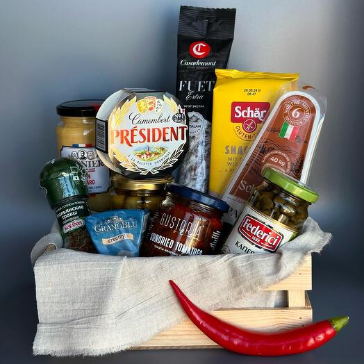 Подарочный набор из импортных продуктов к вину: подарок родным и близким на день рождения, праздник, юбилей
