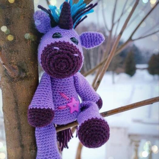 Вязаная игрушка Единорог (сиреневый)