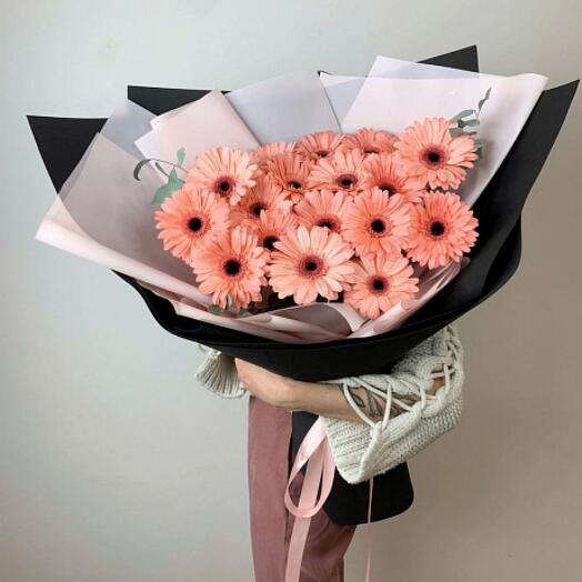 Bouquet consisting of 25 pink gerberas