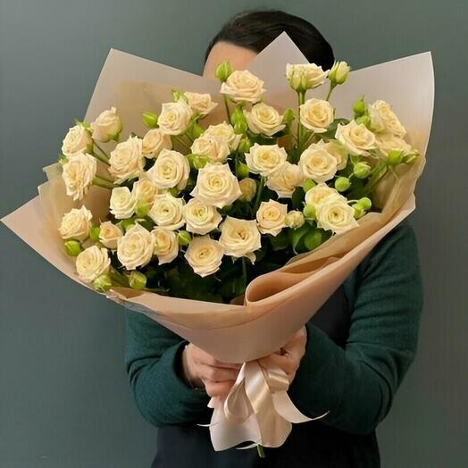 Un ramo de rosas para ella