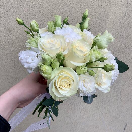 Bride's bouquet of roses, eustoma, eucalyptus