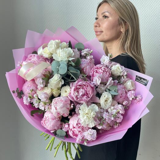 Авторский букет с пионами🌸