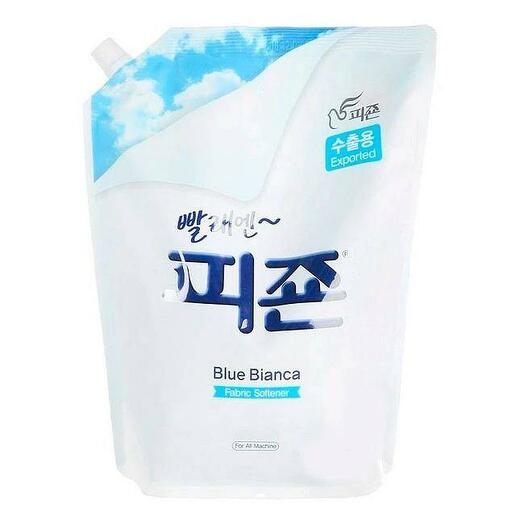 Pigeon Regular Fabric Softener Blue Bianca Кондиционер для белья с ароматом сандала - 2,1 л (пакет)