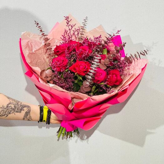 A bright bouquet of pink roses