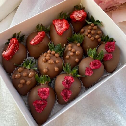 Клубника в шоколаде 12шт Berry Smile