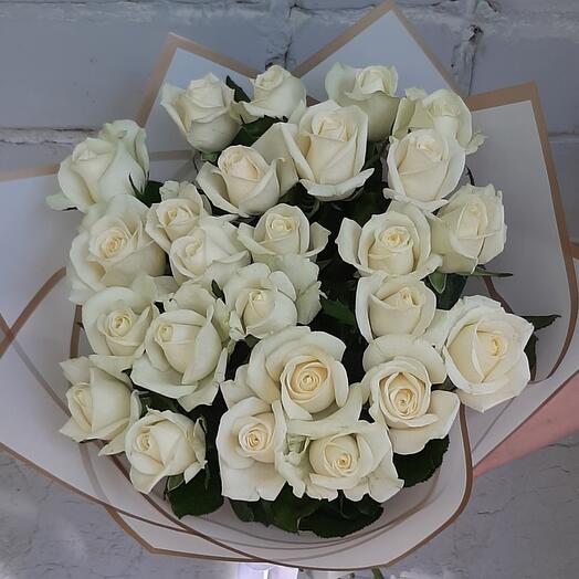 25 белых роз АВАЛАНЖ