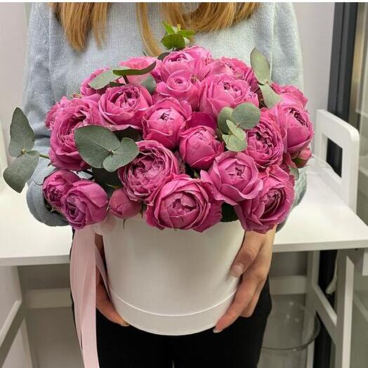 Пионовидные розы в коробке