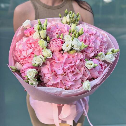 Букет с гортензиями
