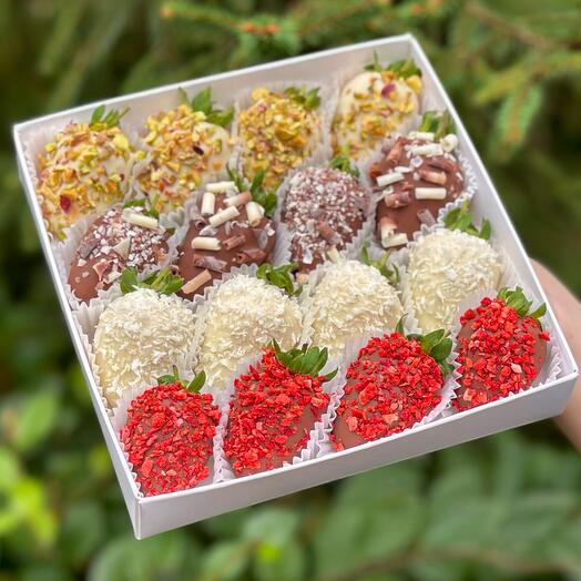 Клубника в шоколаде "Berry Mix" - S (9-20 ягод)