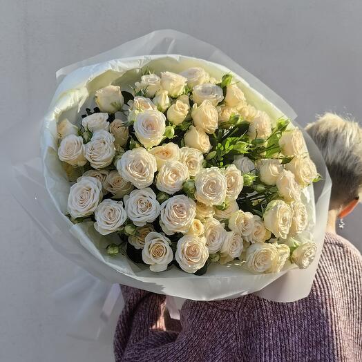 Монобукет из 15 нежных кустовых роз