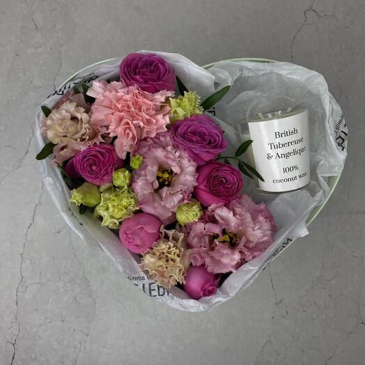 Свеча и цветы