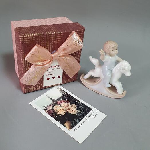 Статуэтка «Малыш на лошадке» в подарочной коробке