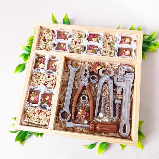 Шоколадный набор инструменты в деревянном боксе. Подарок мужчине
