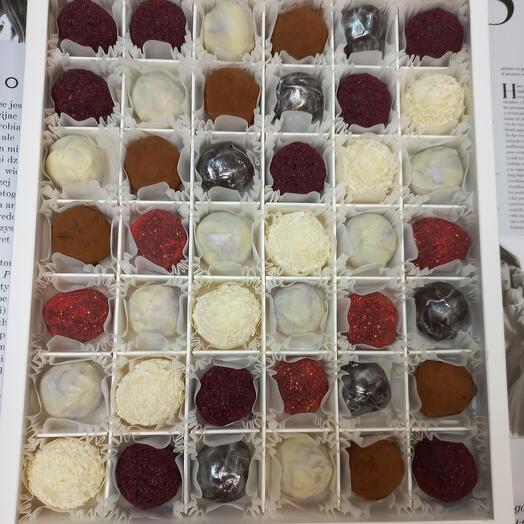 День влюбленных. Трюфели сырные ассорти (42 шт)