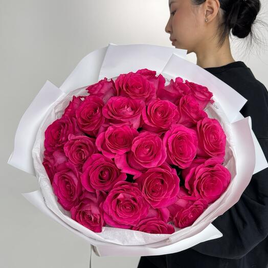 25 розовых роз