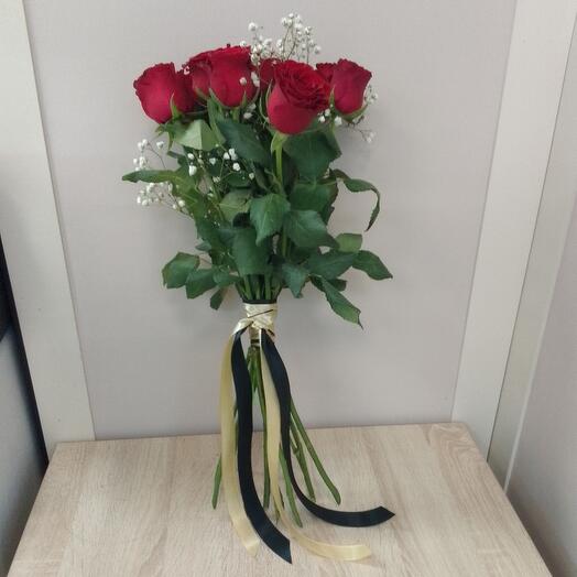 10 red roses with gypsophila