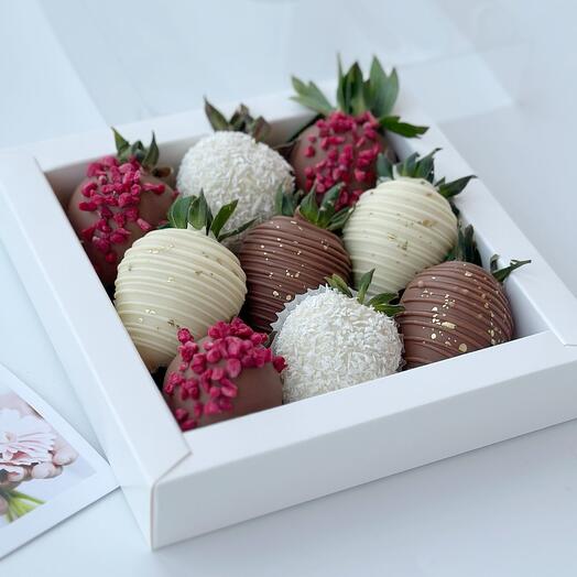 Chocolate-covered strawberries 9 pieces
