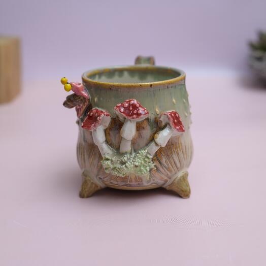 Кружка "Мухоморы и улитка"