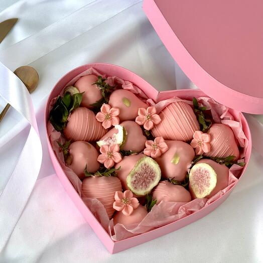 Клубника в шоколаде «Pink»+ подарок (сердце11)