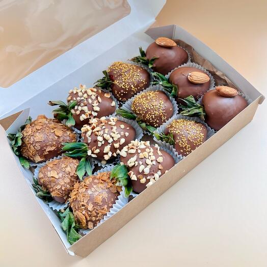 Клубника в шоколаде 12 ягод