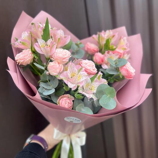 Lindo Bouquet ' Desnudo con rosas de arbusto
