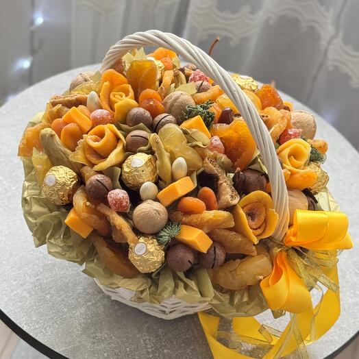 Корзина с сухофруктами М