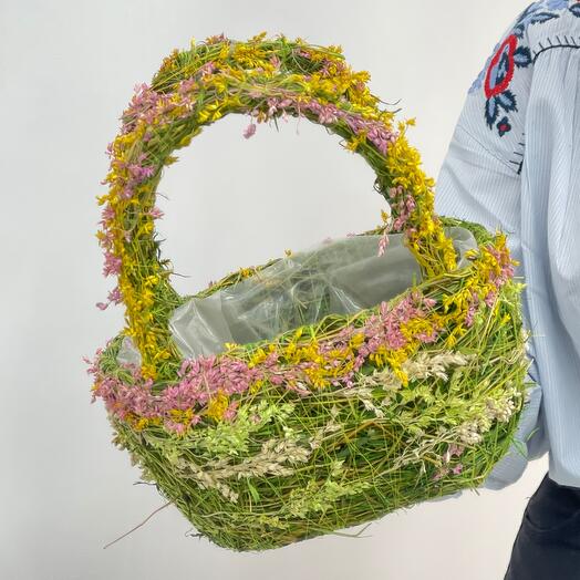 Плетеное лукошко с двумя ручками (d=22cm) с розовыми и желтыми вставками