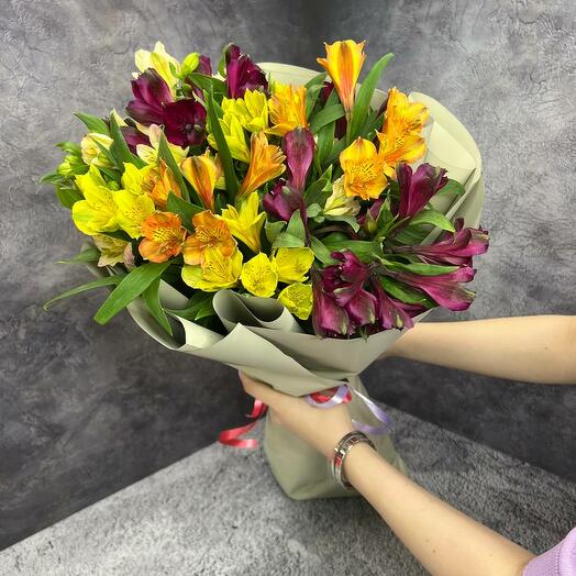 Mono bouquet of Alstroemeria