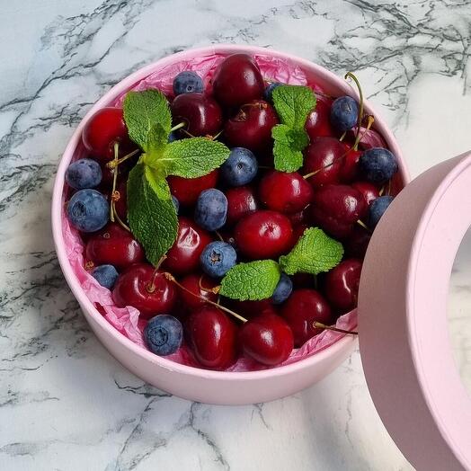 Коробка с черешней "S"