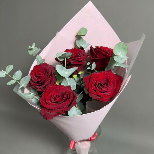 Букет " Красная роза с эвкалиптом "
