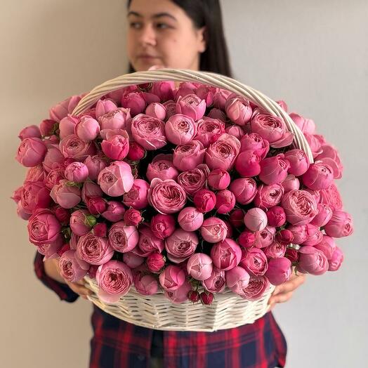 WOW Корзина с кустовой пионовидной розой