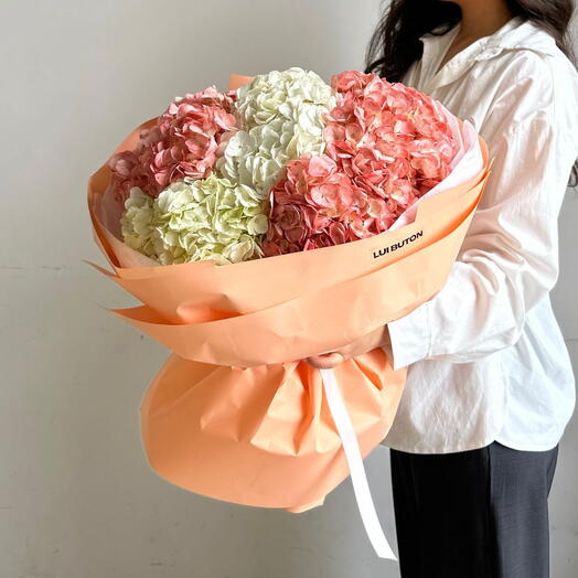 Букет "Облако из 5 гортензий"