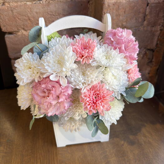 Композиция из хризантемы и эустомы