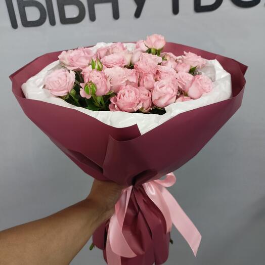 Букет из кустовых розы