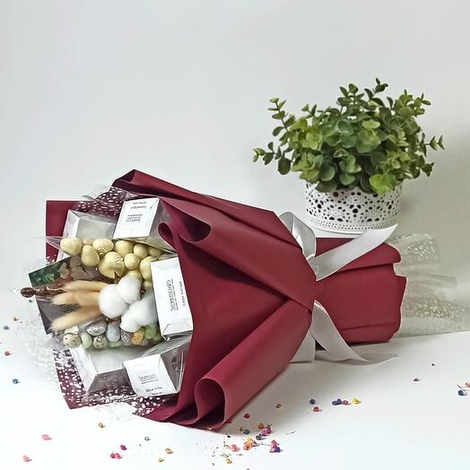 Букет со сладостями и чаем