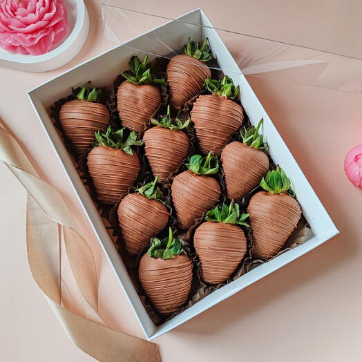 Клубника в  шоколаде 12 - 16 шт для мужчин на 23 февраля