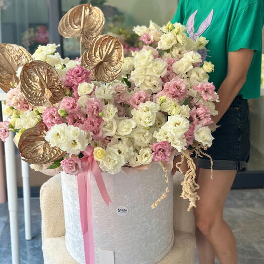 Flowers in a Basket Uzun