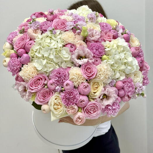 Шикарная композиция с пионовидными розами