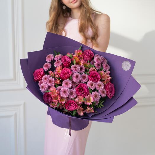 Яркий букет цветов Dark Lilac L