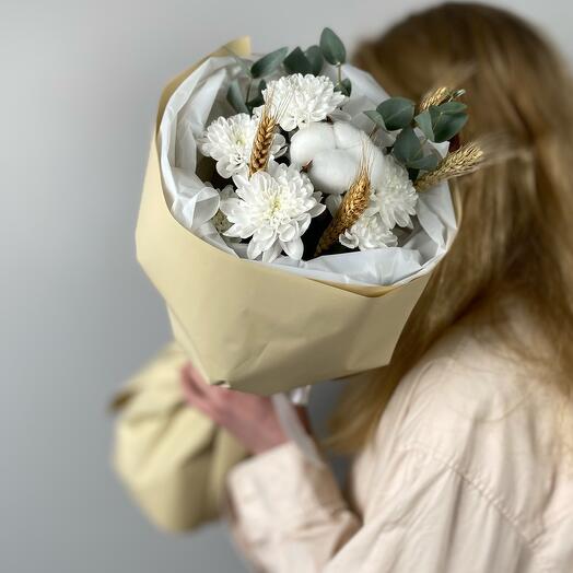 Букет-комплимент из хризантем и пшеницы